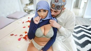 Arab Sex – Muslim Babe With Massive Natural Tits in Hijab